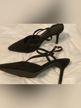 Black Strappy Pointed Toe High Heels Size 9.5 NIB
